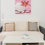 Lydia's East דירה