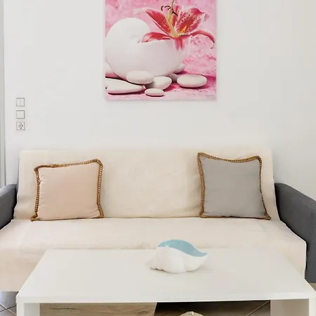 Lydia's East アパート