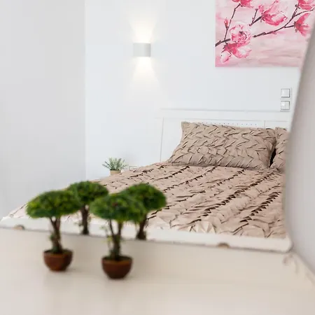 Lydia's East Appartement Alikí