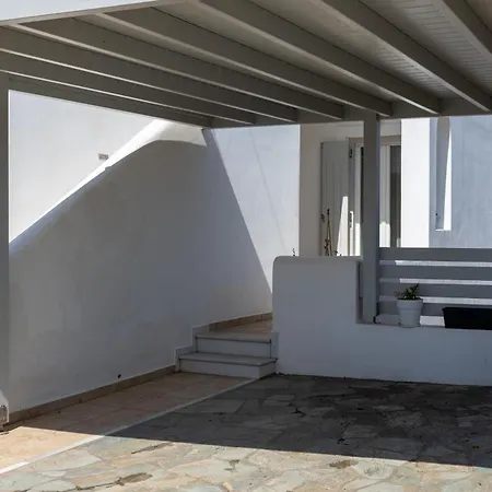 Lydia's East アパート *