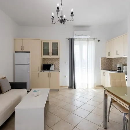 Lydia's East * Alikí