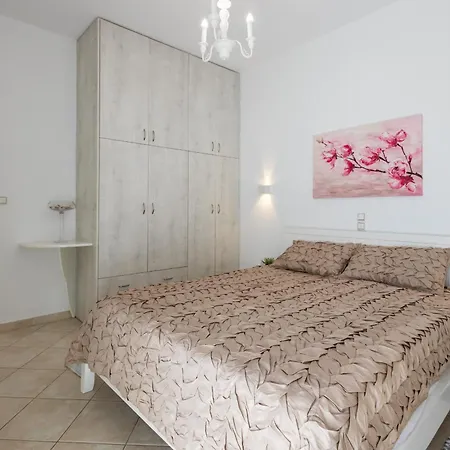 Lydia's East アパート Alikí