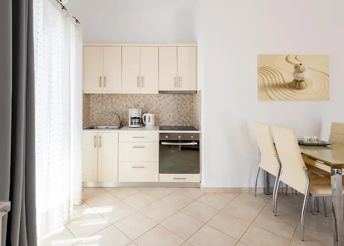 Lydia's East 아파트 Alikí